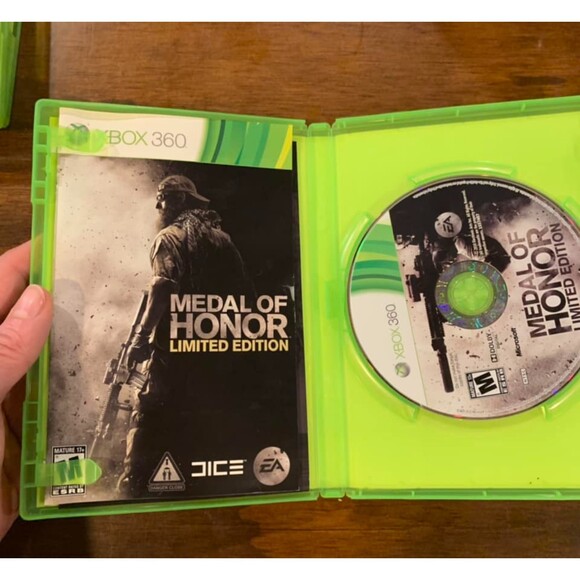 Xbox 360 Skyrim The Elder Scrolls V & Medal of Honor Limited Edition Manuals - Picture 5 of 5